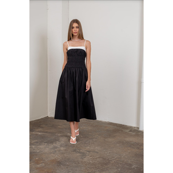 Moon River Dresses & Skirts - Alexandra Smocked Midi Dress | Black